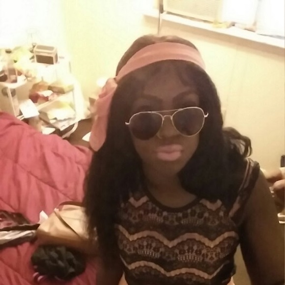 Meet your Posher, Latoya - Picture 1 of 1